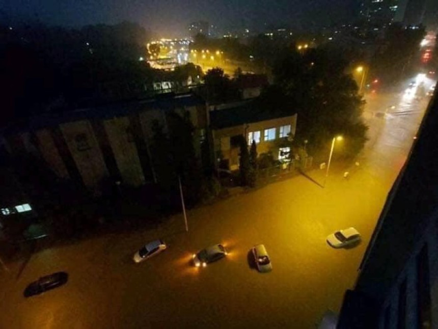 Poplavljen centar Tuzle zbog olujnog nevremena