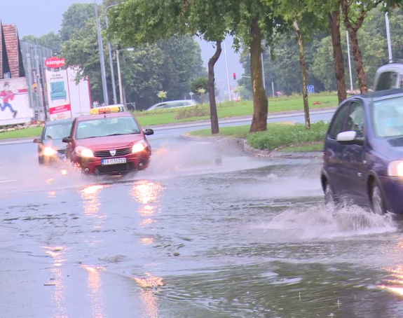 Snažno nevrijeme pogodilo Banjaluku (FOTO)