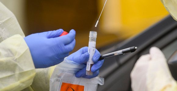 Srbija: Više od 400 novozaraženih, osmoro preminulo