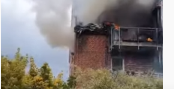 Avion udario u zgradu, poginulo najmanje troje