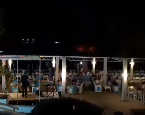 Ne mare za koronu: Prepuni kafići i šetališta u Neumu