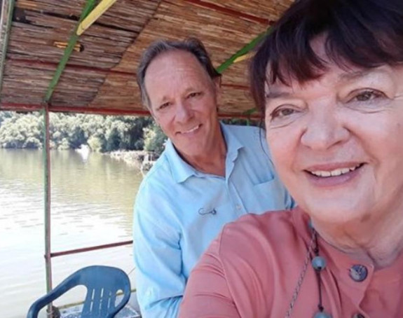 Gorica snima seriju sa holivudskim glumcem pa mu poklonila teglu domaćeg ajvara!