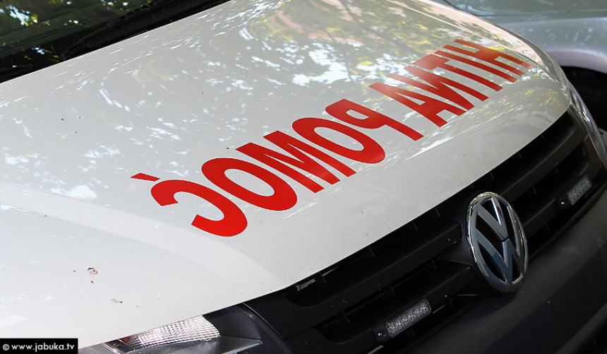 Једна особа погинула у превртању аутомобила код Трнова