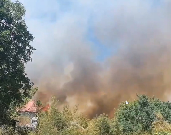 Veliki požar kod Trebinja, vatra blizu kuća