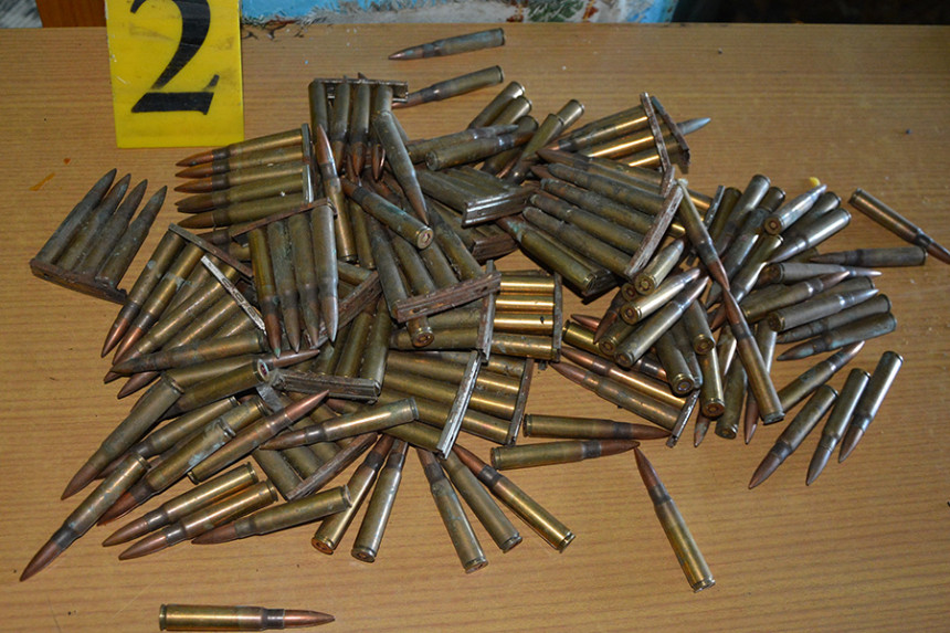 Pretresi u Bijeljini, oduzeto šest sanduka municije