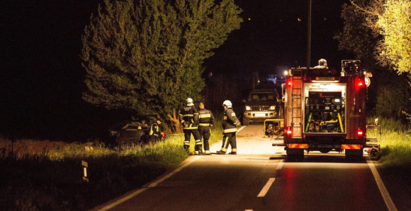 Autom se zakucao u kuću, četvoro mladih poginulo