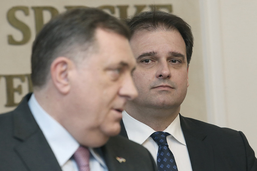 "Dodik ucijenjen da pravi ustupke svojim mentorima"