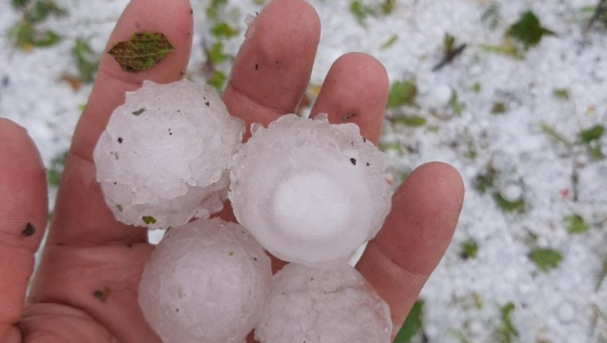 Snažno nevrijeme: Grad veličine oraha padao 20 minuta