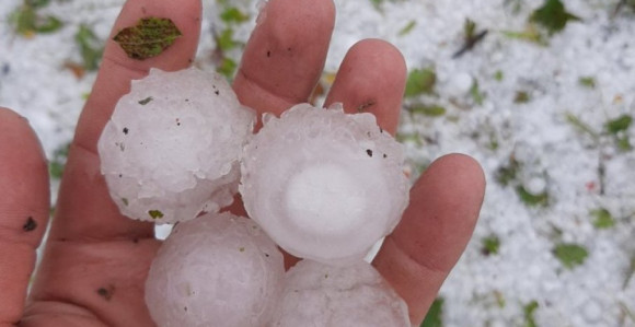 Snažno nevrijeme: Grad veličine oraha padao 20 minuta