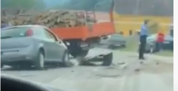 Udes kamiona i auta kod Milića, otežan saobraćaj