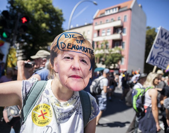 Berlin na nogama: Hiljade ljudi reklo NE mjerama