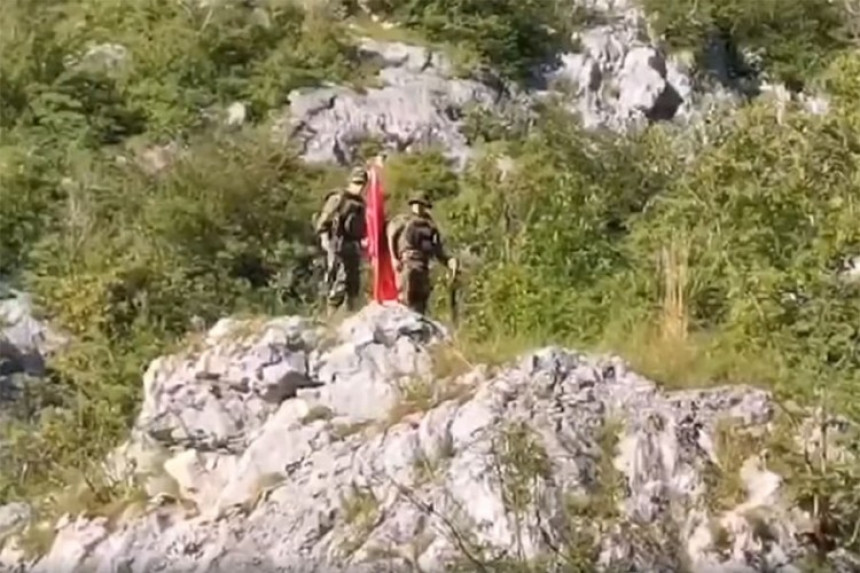Албанска застава на брду у Србији, реаговала војска