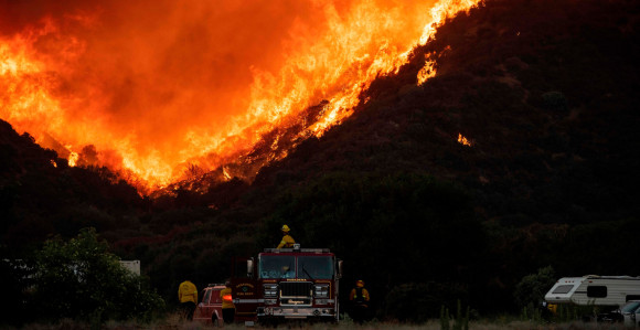Više od 1.300 vatrogasaca gasi požar u Kaliforniji
