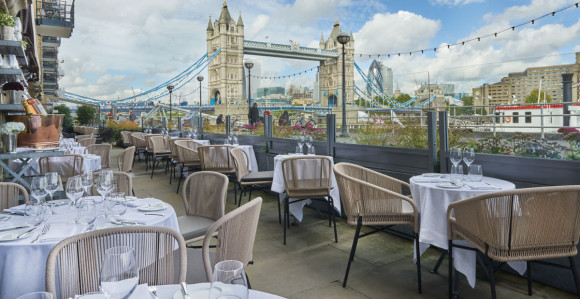 Britanska vlada građanima plaća ručak u restoranu