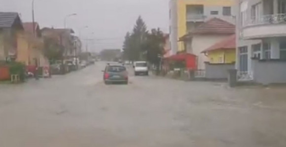 Poplave na ulicama Banjaluke, otežan saobraćaj