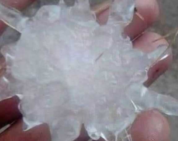 U Semberiji padao grad u obliku korona virusa! (FOTO)