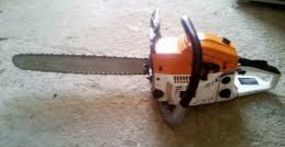 Motornom pilom udario brat na brata kod Valjeva