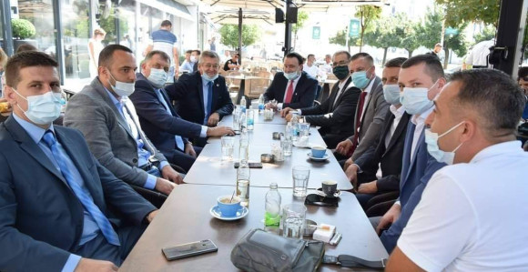 Saradnici Mića Mićića ogorčeni - Izdao ih u startu!