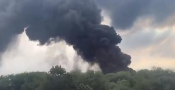 100 vatrogasaca gasi požar u fabrici plastike