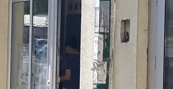 Romana u Beogradu snimljena kako ide na bankomat! (FOTO)