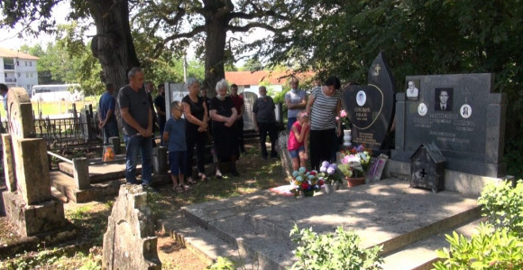 Pomen: 17 godina od ubistva djece u Goraždevcu