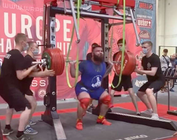 Dizao 400 kg i pukla mu oba koljena