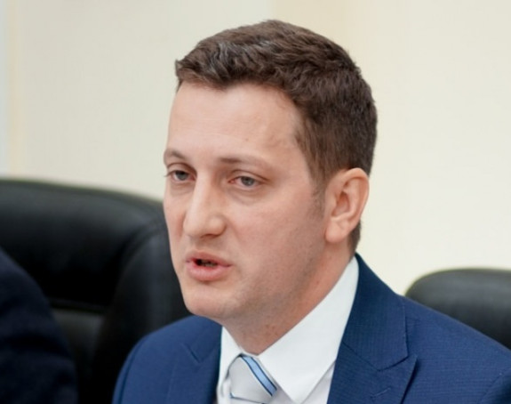 Samo za jedan dan podijelio 50 ugovora