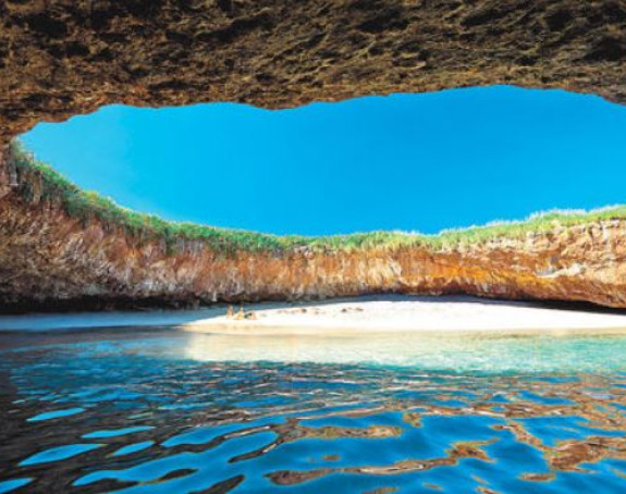 Predivna plaža ljubavi, nastala bombardovanjem