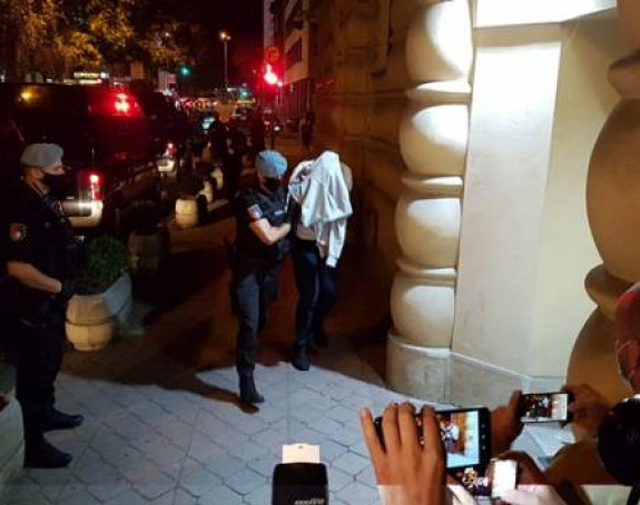 Mjesec dana pritvora za 17 policajaca