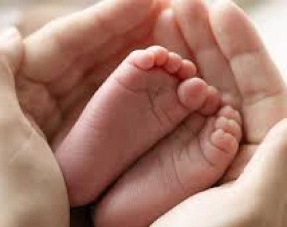 Beba u torbi, policija traga za roditeljima