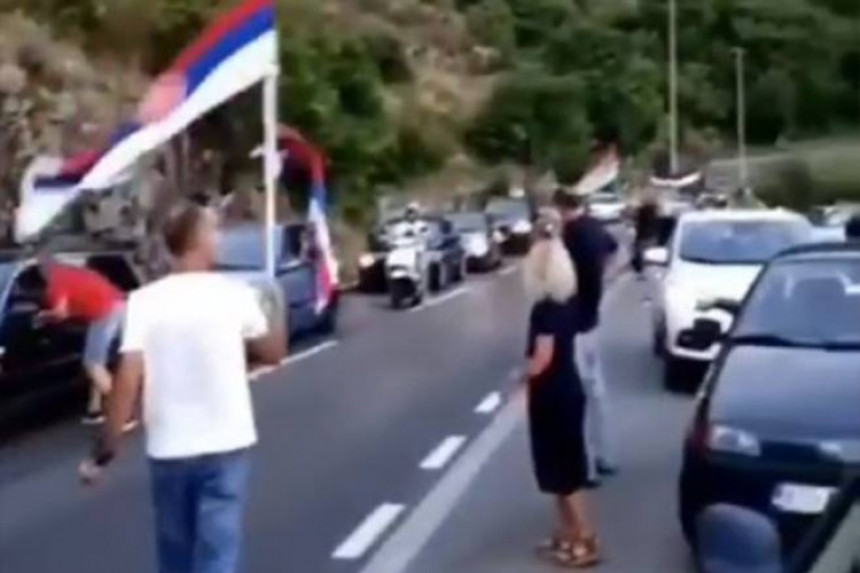 Dirljiv susret na ulazu iz Srbije u Crnu Goru