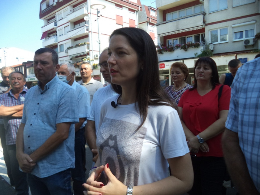 Jelena Trivić (PDP) razgovarala sa građanima Srpca