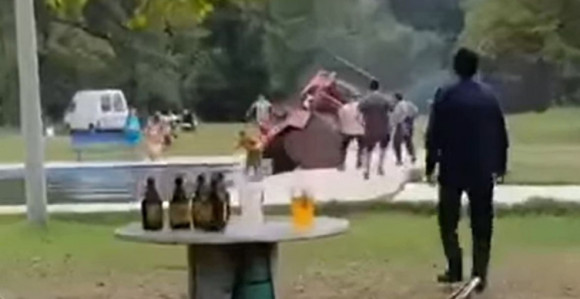 Sa traktorom završio u bazenu u Gradišci (VIDEO)