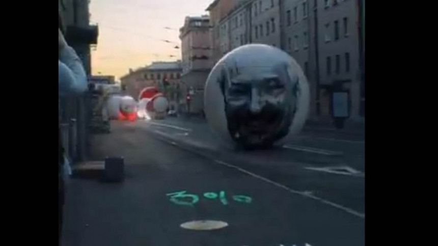 Džinovske lopte na ulicama jure "Lukašenka"