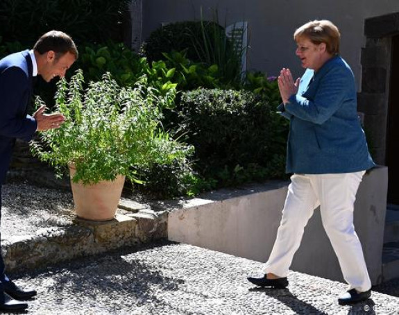 Angela Merkel u ljetnoj rezidenciji Emanuela Makrona