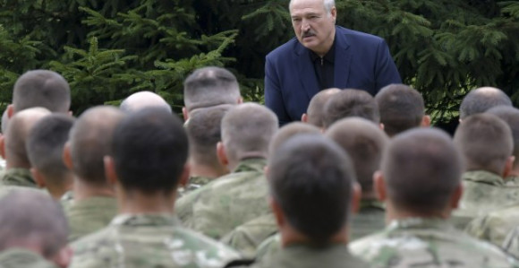 Lukašenko pozvao vojsku da stane u odbranu zemlje