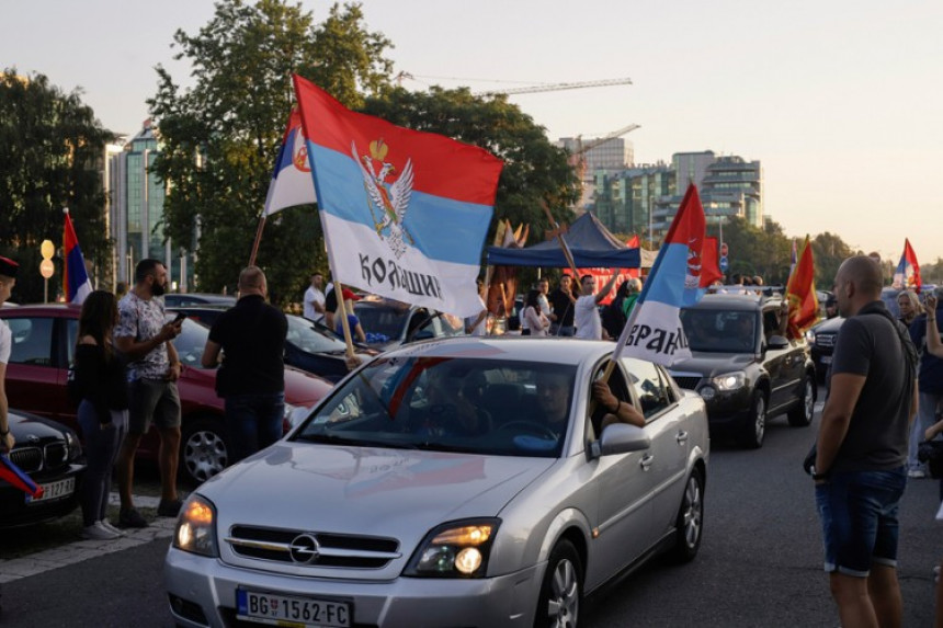 Auto-litija ide iz Beograda do granice s Crnom Gorom