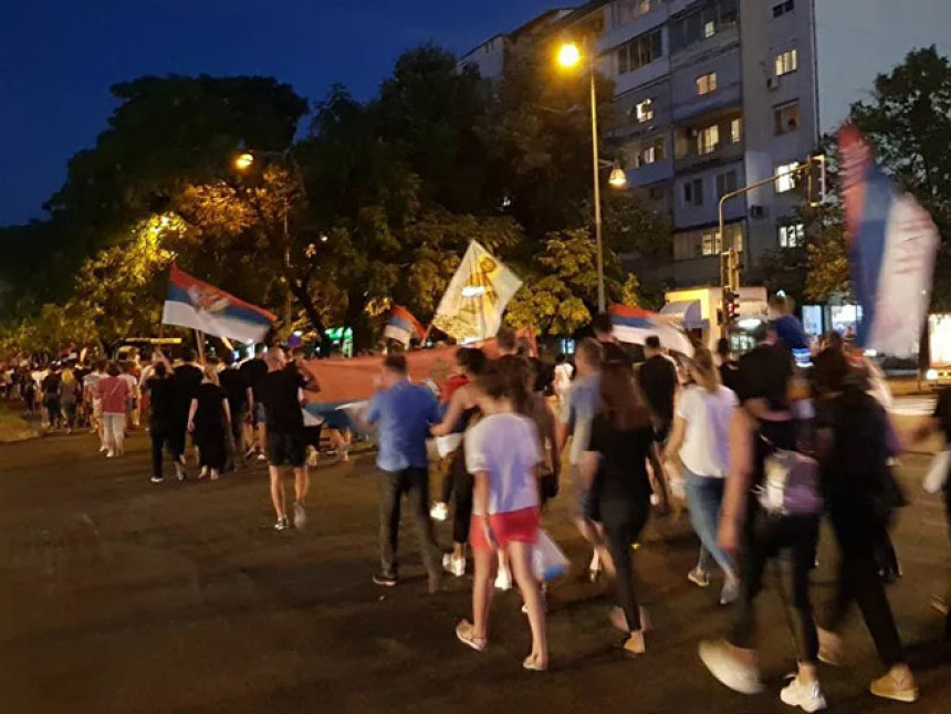 Podgorica: Protestna šetnja poslije molebana