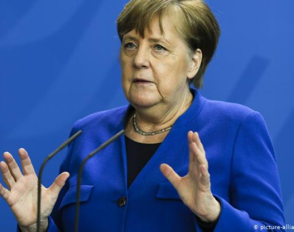 Merkel: Istražiti slučaj trovanja Navaljnog