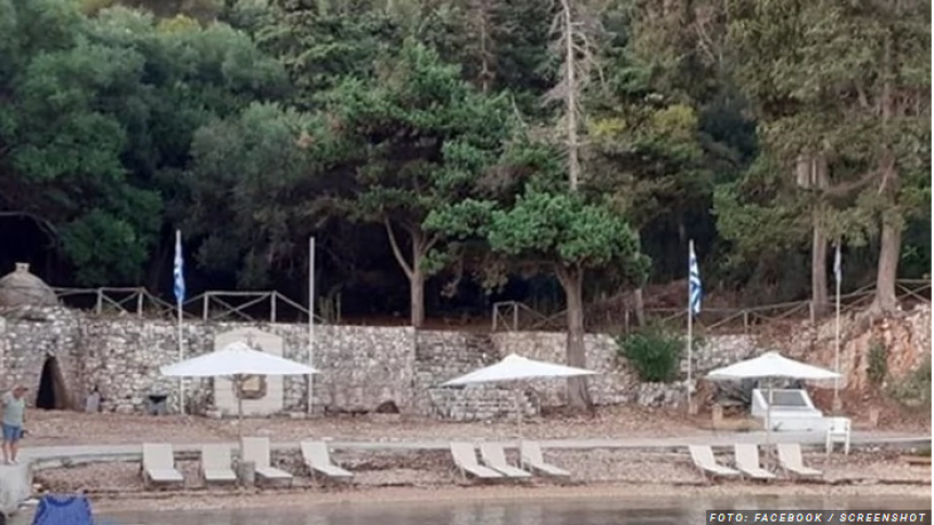 Suncobrani i ležaljke ostaju na plaži ostrva Vido