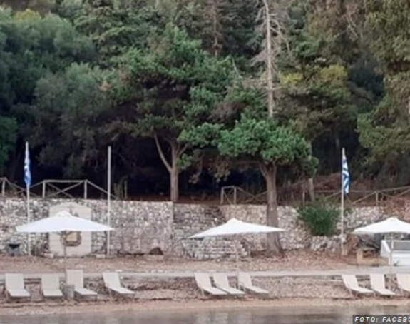 Suncobrani i ležaljke ostaju na plaži ostrva Vido