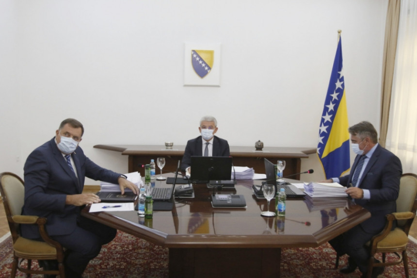 Dodik ponovo povlači vitalni nacionalni interes