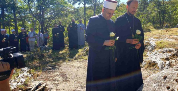 Vladika Dimitrije i mostarski muftija gestom poštovanja održali lekciju političkim vođama