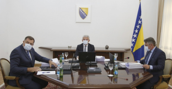 Dodik ponovo povlači vitalni nacionalni interes