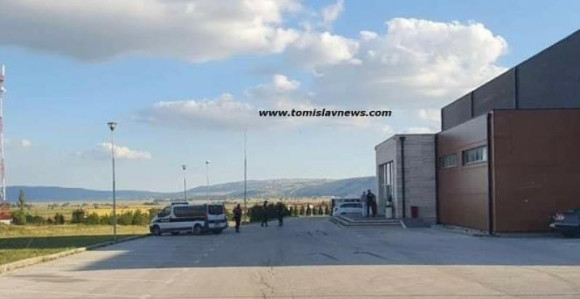Specijalci došli da spriječe svadbu zbog korone?
