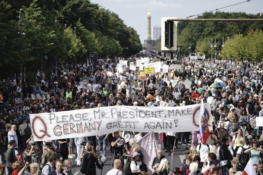 Протести због короне у Берлину: Ухапшено стотину људи