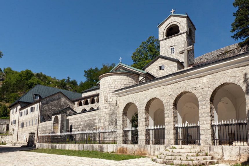 CG: Iz SPC poruka da građani ostanu kod svojih kuća