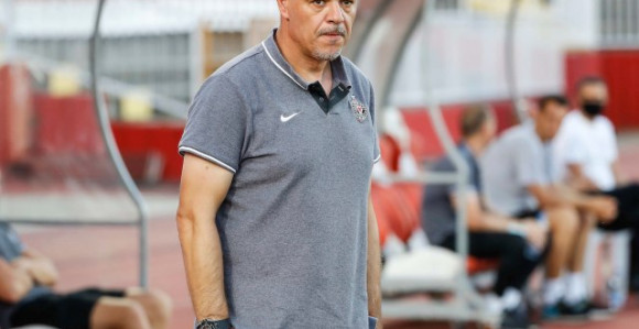 Flašicom gađao sudiju, pa isključen