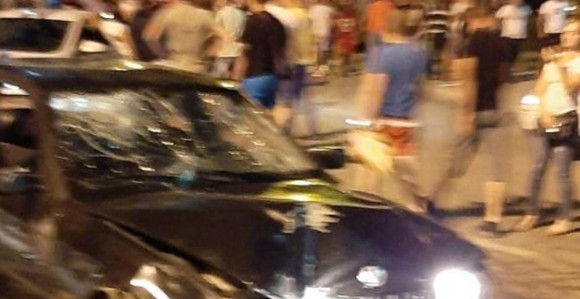 Automobilom uletio u grupu koja je slavila u Nikšiću