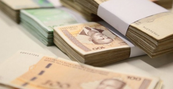 Na plate direktora preko 7,5 miliona godišnje